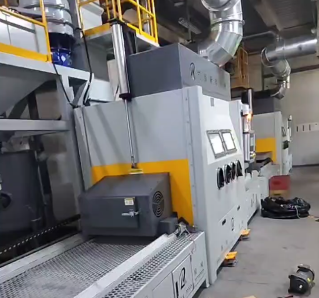 石嘴山抛丸机 vs 喷砂机:工业清理该怎么选?